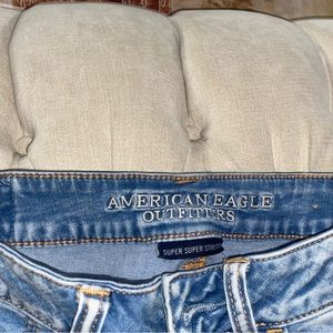AMERICAN EAGLE SUPER SUPER STRETCH JEAN SHORTS SIZE 4